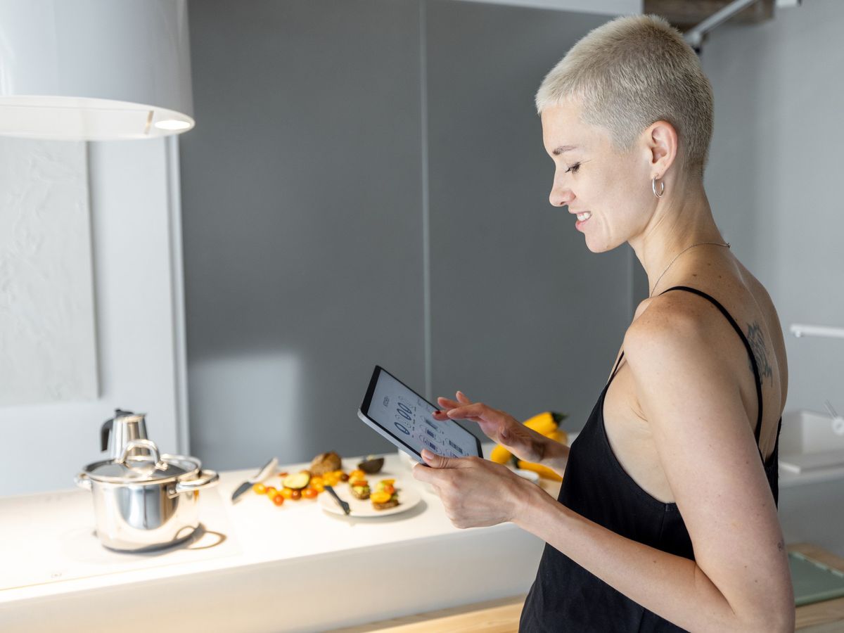 Jak nowoczesne technologie zmieniają zdrowe żywienie w szkołach podstawowych