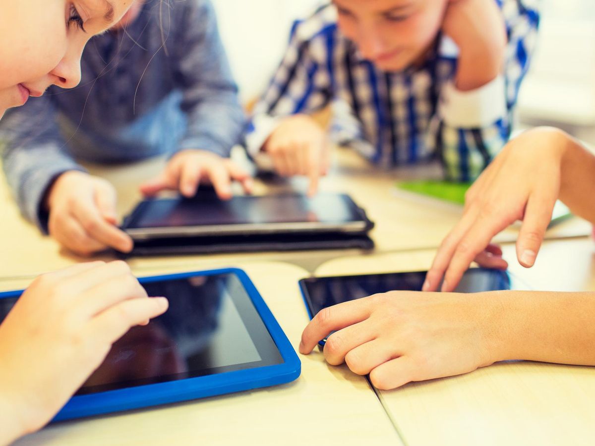 Jak nowoczesne platformy edukacyjne wspierają rozwój uczniów w szkole podstawowej